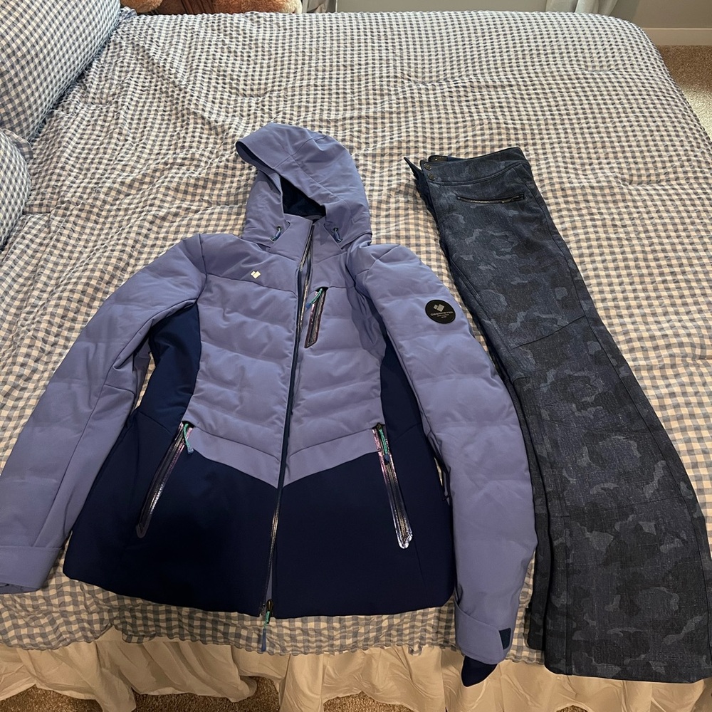 Obermeyer Women’s Ski jacket and pants - Picture 1 of 12